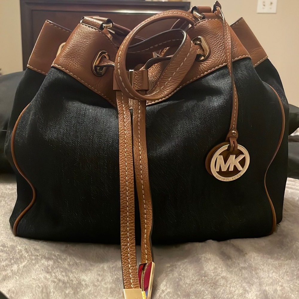 Micheal Kors purse